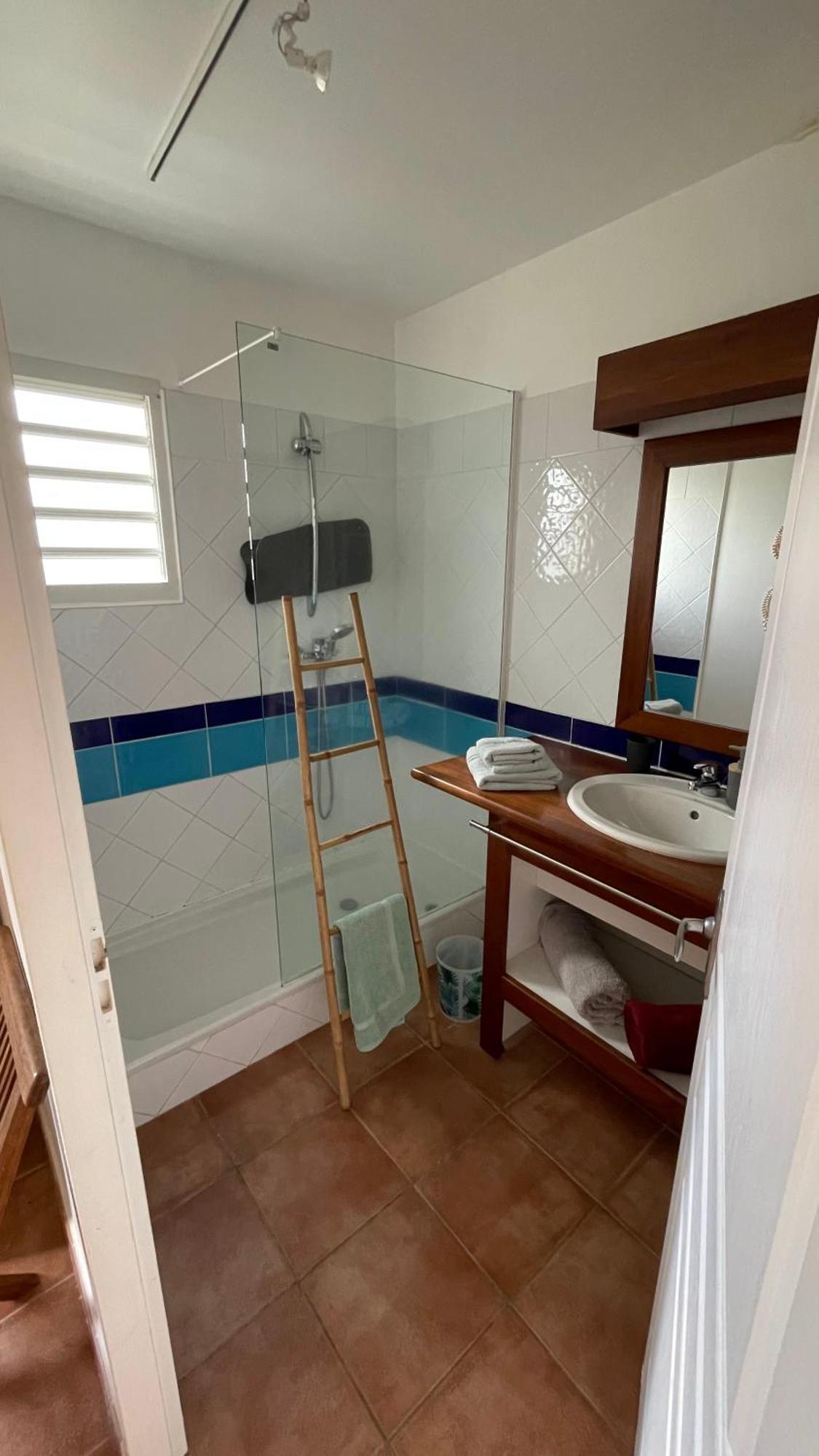 Cauris Lodge Du Marisol Vue Mer Acces Direct Plage Avec Citerne D Eau Le Gosier  Εξωτερικό φωτογραφία